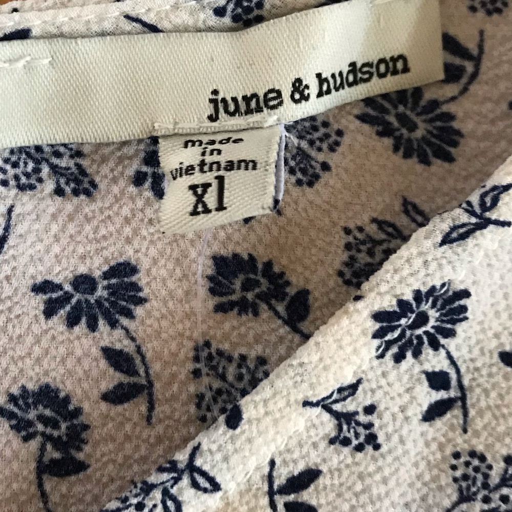 blouse - Picture 2 of 3